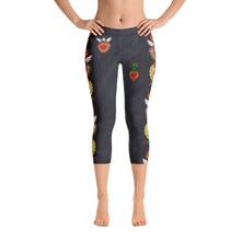 Load image into Gallery viewer, Muchos Milagros - Capri Leggings