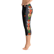 Load image into Gallery viewer, Muchos Milagros - Capri Leggings